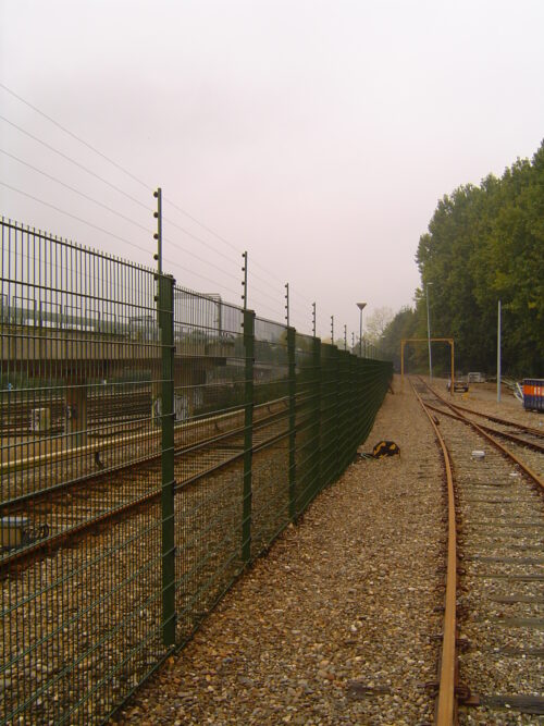 Beugel Topping/dakrand beveiliging 6 draads lengte 1 M. Prijs op aanvraag.